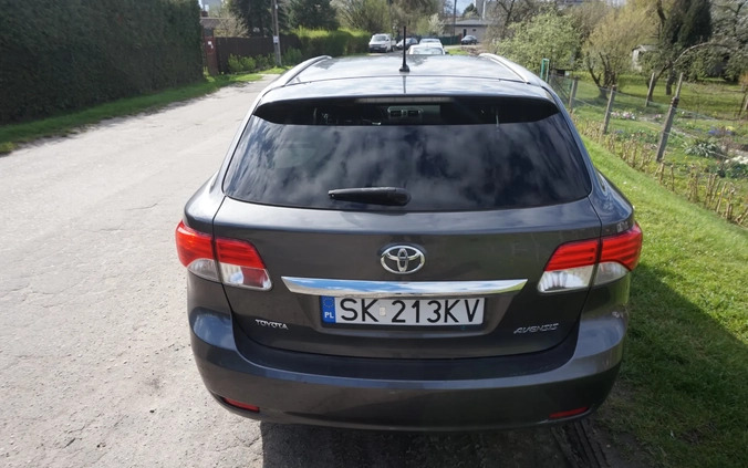 Toyota Avensis cena 19000 przebieg: 339000, rok produkcji 2013 z Gliwice małe 106
